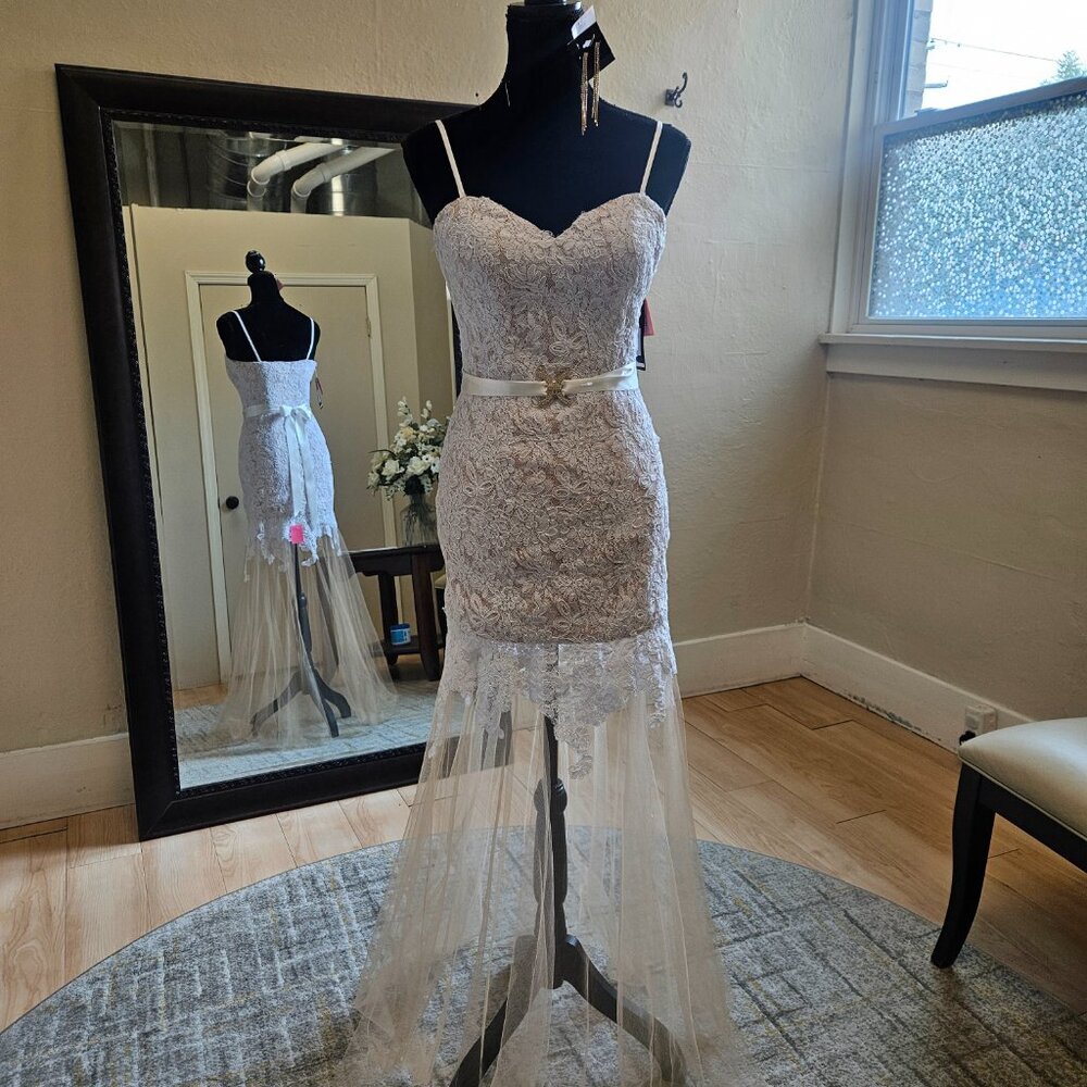 SIZE 2 white & nude lace/tulle trumpet NWT